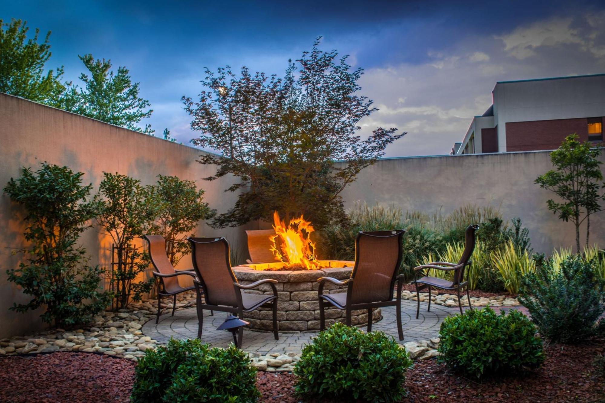 Courtyard Greensboro Airport Zewnętrze zdjęcie